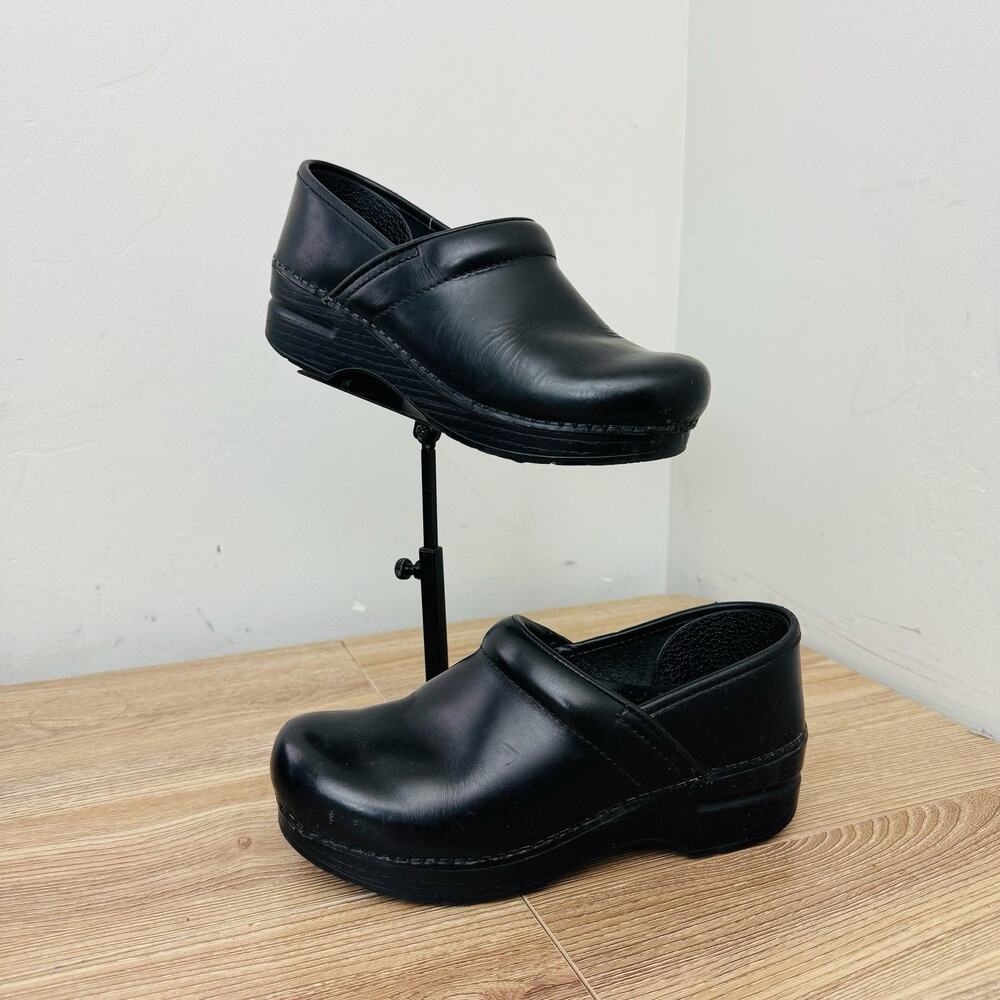 Dansko Black Leather Professional Clogs Women’s Size 6